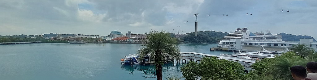 Blick von der Vivo City Station auf Sentosa island