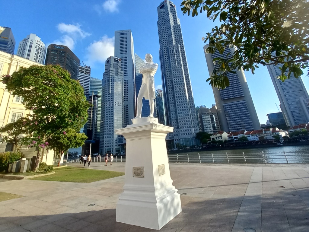 Sir Stamford Raffles Statue Singapore