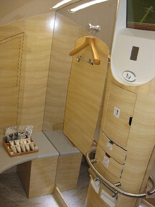 Emirates A 380  - Shower Spa