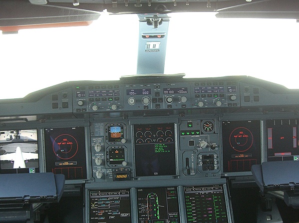 Lufthansa A 380  Cockpit