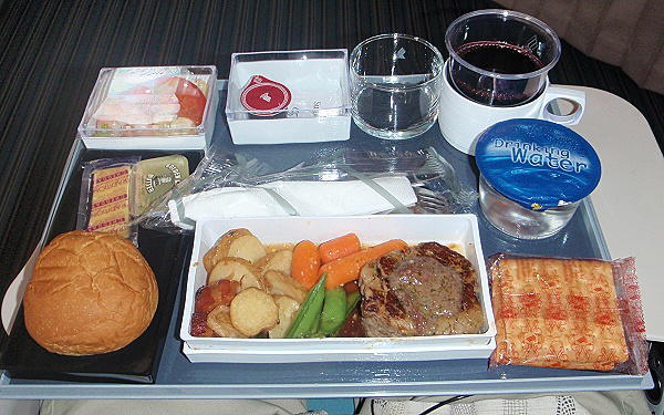 Singapore Airlines A 380 SIN-LGW - Menu