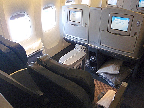 Sitzplatzabstand Boeing 777 - American Airlines Business Class