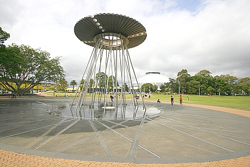 Irgendein Kunstwerk im Park Irgendein Kunstwerk im Park