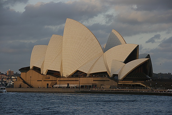 Sydney Opera House kurz vor Sonnenuntergang Sydney Opera House kurz vor Sonnenuntergang