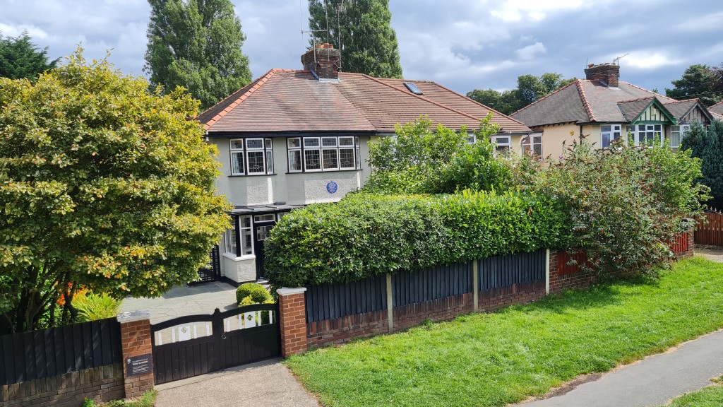 251 Manlove Avenue Liverpool - John Lennons House