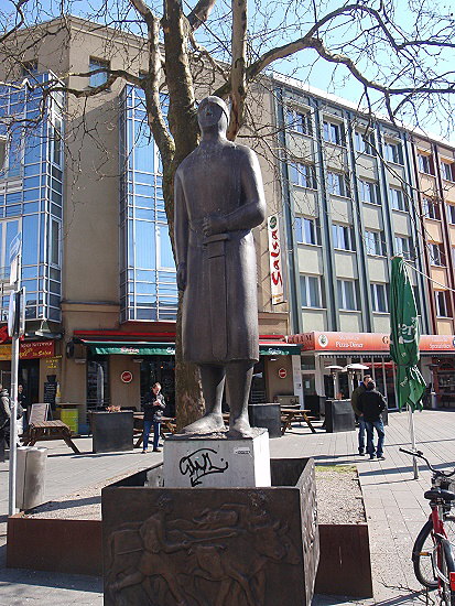 Graf Engelbert Statue