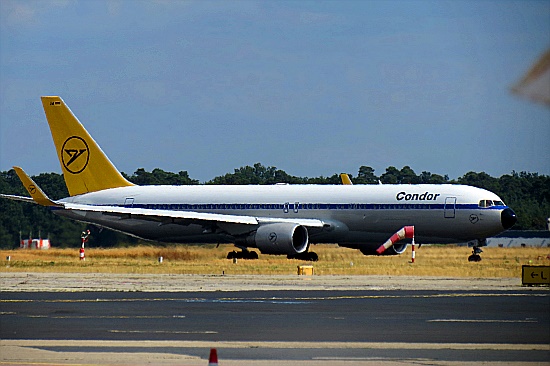 Condor - Boeing 767-31B(ER)(WL) - D-ABUM "Achim" (Retro Livery)