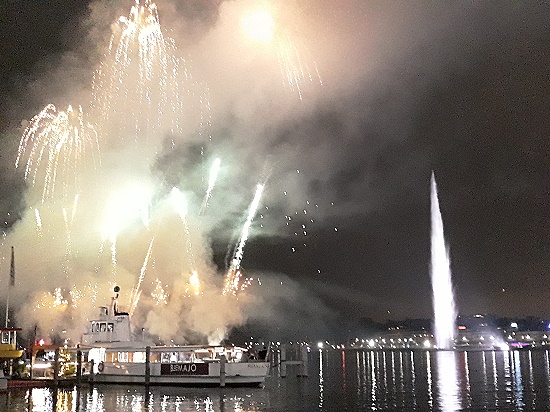 Feuerwerk zum neuen Jahr 2019 in Genf Feuerwerk zum neuen Jahr 2019 in Genf