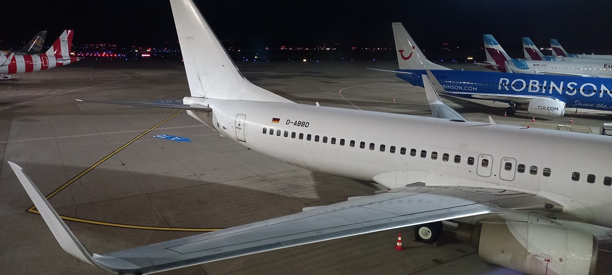 Spaziergang an der fast frischen Luft und schaute mir die dort stehenden Flugzeuge an