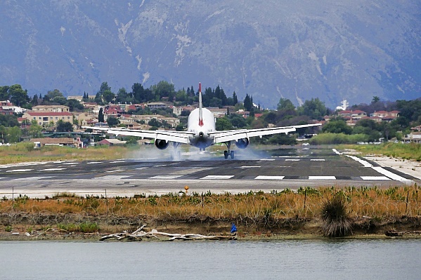 Austrian Airlines - Airbus A320-214 - OE-LBR