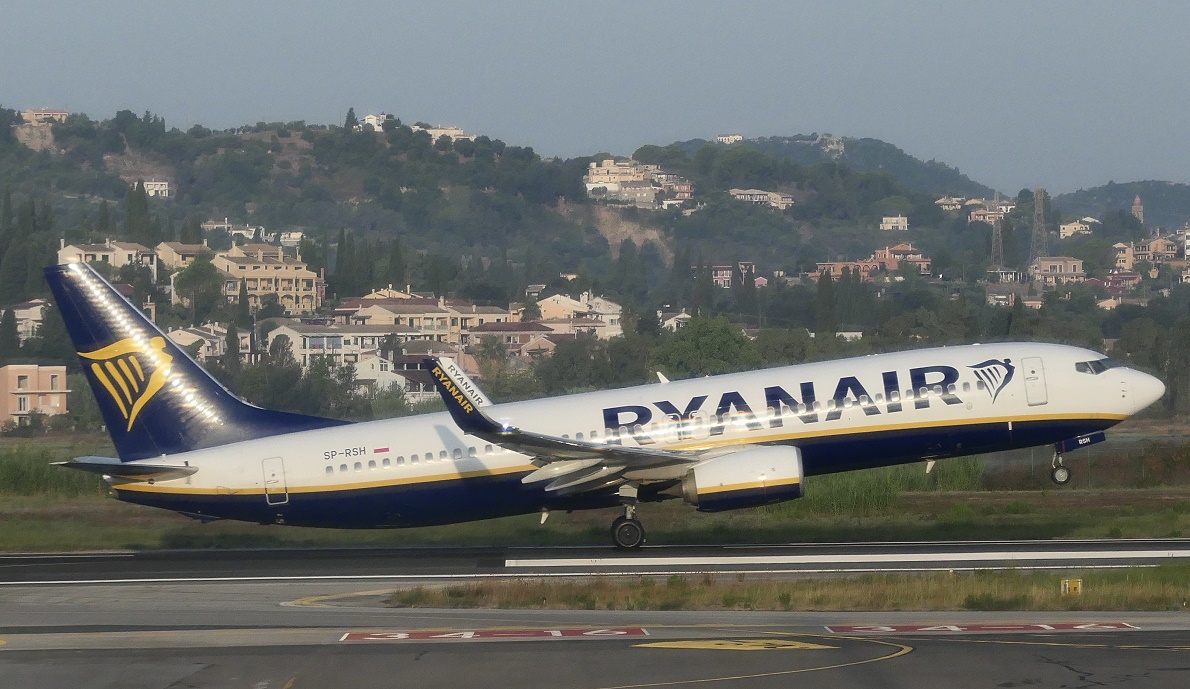 Buzz operated by Ryanair - Boeing 737-8AS(WL) - SP-RSH