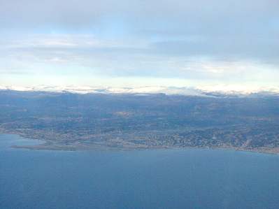 Nizza mit den Alpen im Hintergrund