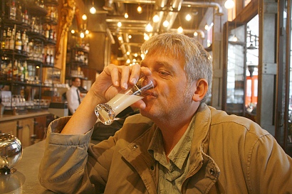 Ortsansässige Getränke - in diesem Fall ein Pastis, auch wenn's nicht soo toll schmeckt. Ortsansässige Getränke - in diesem Fall ein Pastis, auch wenn's nicht soo toll schmeckt.