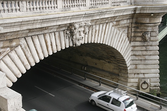 Under le Bridge