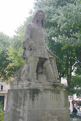 Sébastien Le Prestre, Seigneur de Vauban - französischer Baumeister mit sehr kurzen Beinen.
