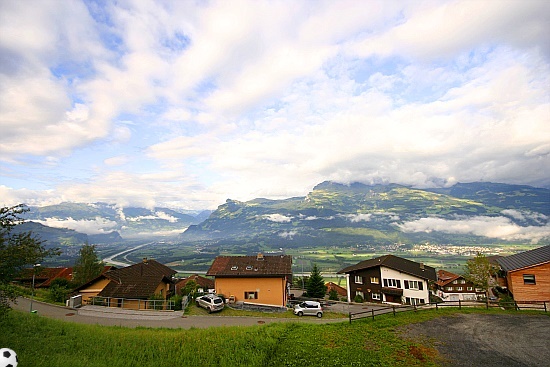 Blick vom Hotel Obertal auf Liechtenstein und die Schweiz