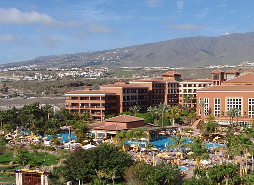 Unser Hotel verfügt über eine großzügige und schön gestaltete Garten- und Pool-Landschaft Unser Hotel verfügt über eine großzügige und schön gestaltete Garten- und Pool-Landschaft