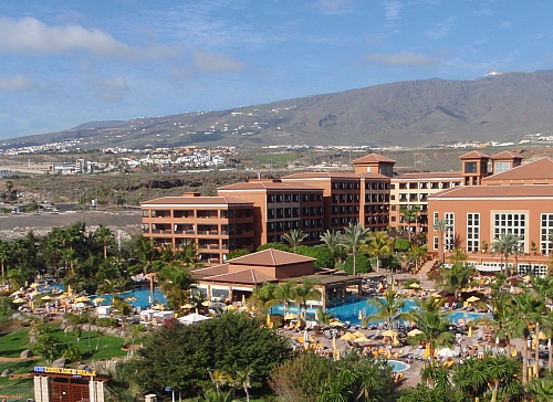 Unser Hotel verfgt ber eine grozgige und schn gestaltete Garten- und Pool-Landschaft