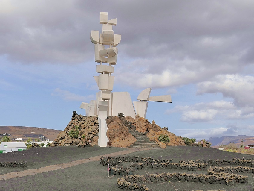 Monumento al Campesino, escultura de César Manrique Monumento al Campesino, escultura de César Manrique