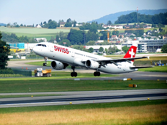 Swiss Airbus A 321-111 HB-IOD