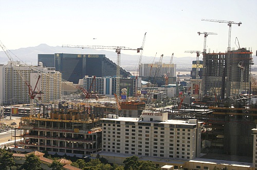 Las Vegas 2008 - Baukräne beherrschen das Bild.