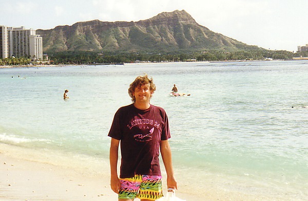 Ich stehe irgendwo am Strand mit dem Diamond Head im Hintergrund - im November 1995, um mal wieder ein altes Bild unterzubringen Ich stehe irgendwo am Strand mit dem Diamond Head im Hintergrund - im November 1995, um mal wieder ein altes Bild unterzubringen