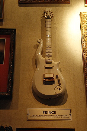 Hard Rock Cafe Hollywood FL - Prince's Schekter Gitarre