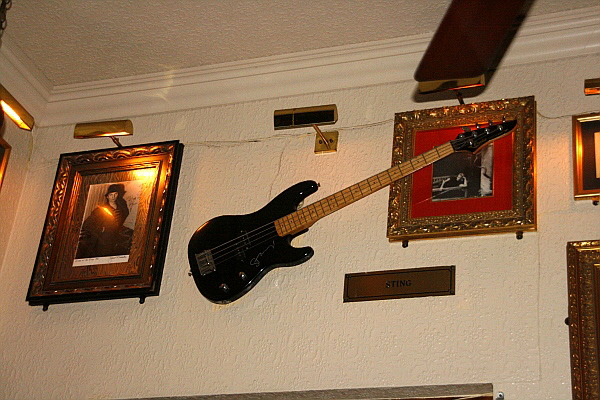 Hard Rock Cafe Honolulu