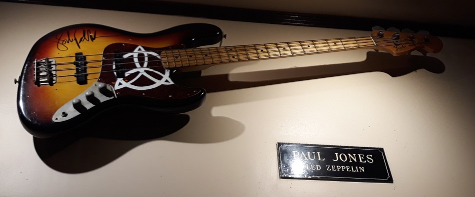 Hard Rock Cafe Niagara Falls ON - Paul Jones Bass