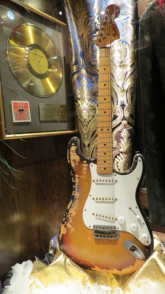 Hard Rock Cafe Niagara Falls NY - eine Start nebst einer goldenen Schallplatte von Jimi Hendric