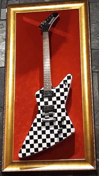 Hard Rock Cafe Chicago - Rick Nielsen Guitar Hard Rock Cafe Chicago - Rick Nielsen Guitar
