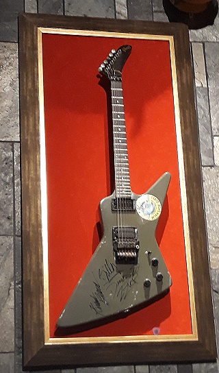 Hard Rock Cafe Chicago - Billy Gibbons Guitar Hard Rock Cafe Chicago - Billy Gibbons Guitar