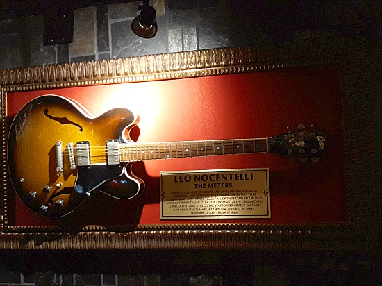 Hard Rock Cafe Chicago - Leo nocentelli Guitar