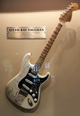 Hard Rock Cafe Chicago - Stevie Ray Vaughn Guitar