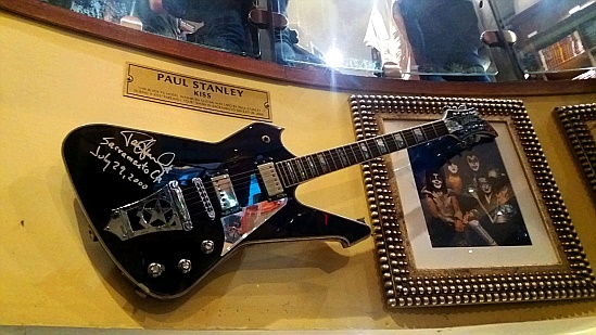 Hard Rock Cafe Dublin - Paul Stanley Gitarre