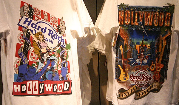 Hard Rock Cafe Los Angeles Hollywood Blvd. - 2 T-Shirts ansehen, dann verlassen wir diesen recht langweiligen Ort wieder. Hier muss man nicht gewesen sein......