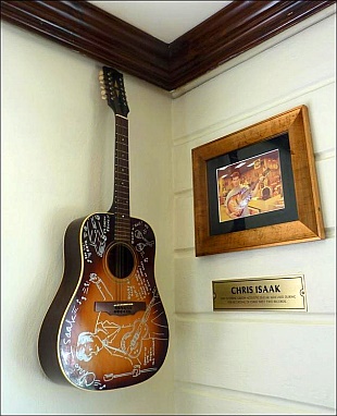 Hard Rock Cafe Hurghada - Gitarre von Chris Isaak