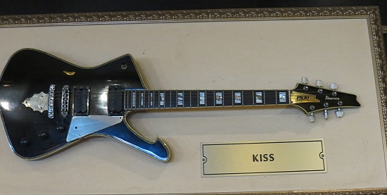 Hard Rock Cafe Nassau - Kiss Guitar