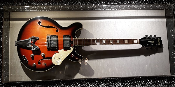 Hard Rock Cafe Miami - Emperador Hollowbody von Beach Boy Carl Wilson