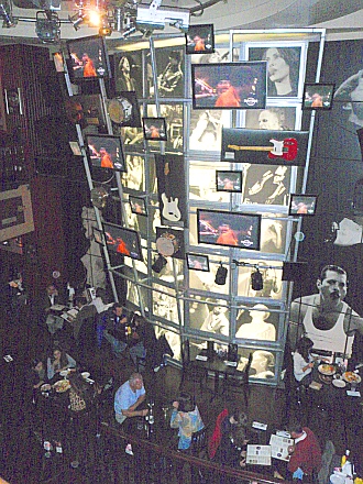 Hard Rock Cafe Paris - Blick von oben auf den Speisesaal