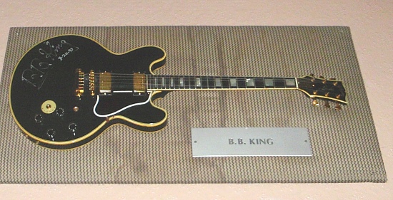 Hard Rock Cafe Paris - B.B. King's Lucille