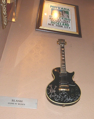 Hard Rock Cafe Paris - eine von Slash's Paulas
