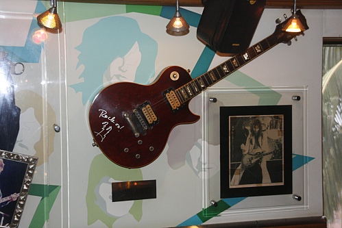 Hard Rock Cafe Singapore - eine Paula von Jimmy Page