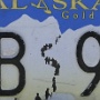 Ab 1745 erkundeten die Russen ihre spätere Kolonie Russisch-Alaska auf der Suche nach Seeottern und deren wertvollen Pelzen. Wegen der großen Entfernungen und des widrigen Klimas waren diese Unternehmungen höchst riskant.<br />Der russischen Expansion traten bald Spanien und Großbritannien entgegen. Spanien erhob auf der Grundlage des Vertrags von Tordesillas 1494 Anspruch auf die gesamte amerikanische Pazifikküste.<br />Motto: North To The Future <br /><br />Bereits 1778 kartografierte der Brite James Cook den Verlauf der Pazifikküste grob von Kalifornien bis zur Beringstraße und entdeckte dabei das nach ihm benannte Cook Inlet, George Vancouver setzte diese Unternehmungen 1791–1795 fort. Zunehmend drängten in den nächsten Jahren auch britische und amerikanische Pelzjäger und -händler mit Schiffen nach Alaska. Die britische Hudson’s Bay Company unterhielt seit den 1830ern und später Handelsposten in Fort Yukon, am Stikine River und in Wrangell, die teilweise durch Pachtverträge mit den Russen zustande kamen. Letztlich wurden diese jedoch zu Gunsten weiter südlich, insbesondere im heutigen British Columbia gelegenen Neugründungen aufgegeben.