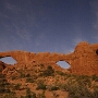 20.06.2007 - 7:29 AM - Arches Park - The Spectacles<br />So sehen die beiden Windows kurz nach Sonnenaufgang von der anderen Seite aus. Welche Seite ist die andere? Nicht die, zu der man vom Parkplatz aus kommt, sondern eben die andere