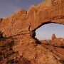 20.06.2007 - 7:33 AM - Arches Park - Turret Arch<br />durch das North Window gesehen