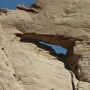 01.04.2003 - Peek-a-Boo Arch<br />Am Upper Muley Twist Canyon etwa in der Mitte des Burr Trails.<br />Dieses Mal mit Blick nach West