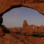 20.06.2007 - 7:34 AM - Arches Park - Turret Arch<br />durch das North Window gesehen