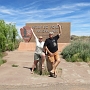 Der US-amerikanische Nationalpark Petrified-Forest-Nationalpark liegt im Nordosten Arizonas. Hier gibt es eine große Ansammlung an versteinertem Holz, daher der Name „Versteinerter Wald“. Im Bild der südliche Eingang.<br /><br />Besucht am 7.5.1995 - 2.6.2014 (im Bild) - 5.10.2015