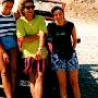 Fiat Uno - Auf Rhodos für einen Tag im Juli 1991 gemietet. Vom Wagen ist nicht viel zu erkennen, aber es müsste ein Fiat Uno gewesen sein. Mit Schiebedach, das ihn in ein Cabrio verzaubert hat.<br />Schoko, Jörn und Bettina freuen sich, ich bin hinter der Camera.....